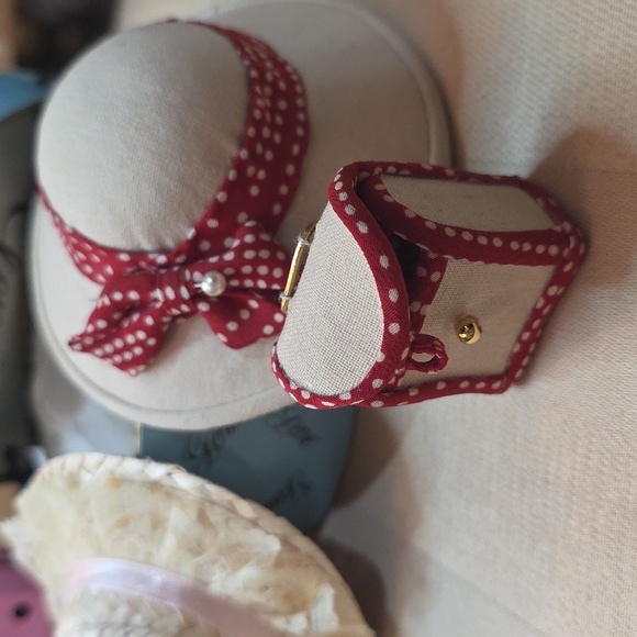 ASHTON DRAKE, GENE DOLL ACCESSORIES, HATS AND HAT BOXES, PURSE - Picture 3 of 5